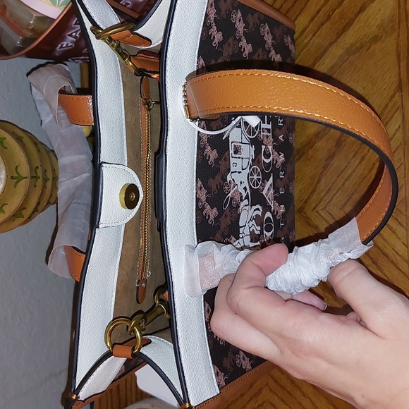 NOT FOR SALE Beautiful NWT Coach Field Tote - Picture 6 of 17